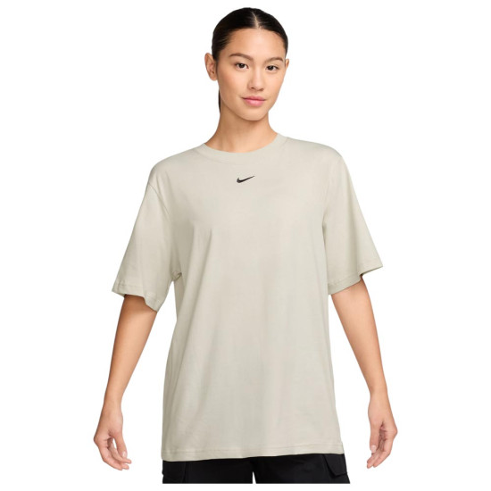 Nike Γυναικεία κοντομάνικη μπλούζα Sportswear Essential Nike Γυναικεία κοντομάνικη μπλούζα Sportswear Essential